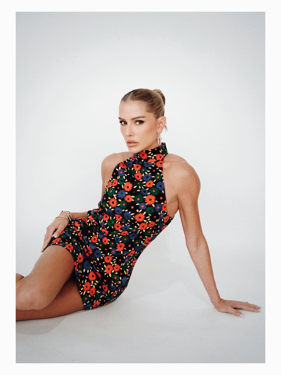Por aí…✨

Look @ysl @newbottega 
Styling @luizplinio 
Beauty @cleidearaujo 
Photo @xfagner