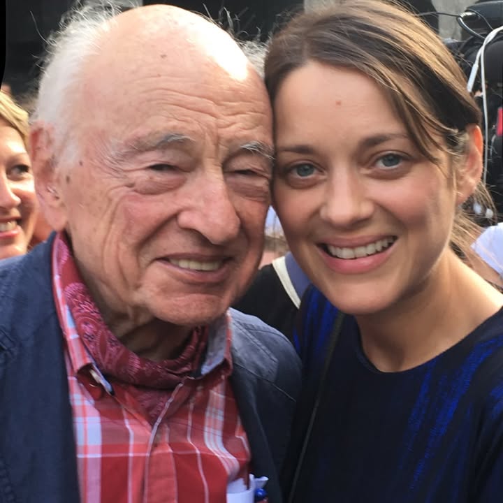 Il y a des hommes qui aident à vivre, des êtres qui aident à traverser l’obscurité. Edgar Morin était un de ces êtres pour moi. Je l’en remercierai éternellement. Qu’il repose en paix. 
💜🧡💜