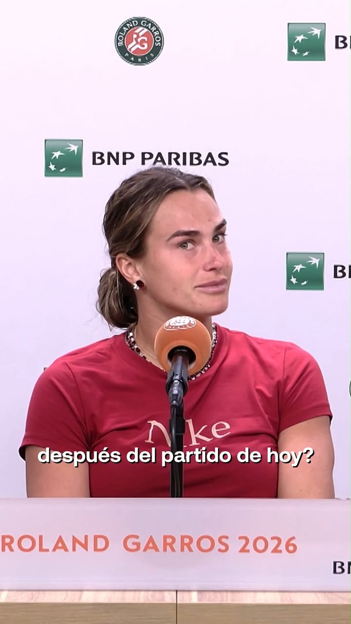 😥 La expresión 𝐦𝐢𝐫𝐚𝐝𝐚 𝐝𝐞 𝐩𝐨𝐜𝐨𝐬 𝐚𝐦𝐢𝐠𝐨𝐬 se inventó para momentos como este.

🤕 La rueda de prensa de Aryna Sabalenka tras despedirse de Diana Shnaider en los cuartos de final

#RolandGarros