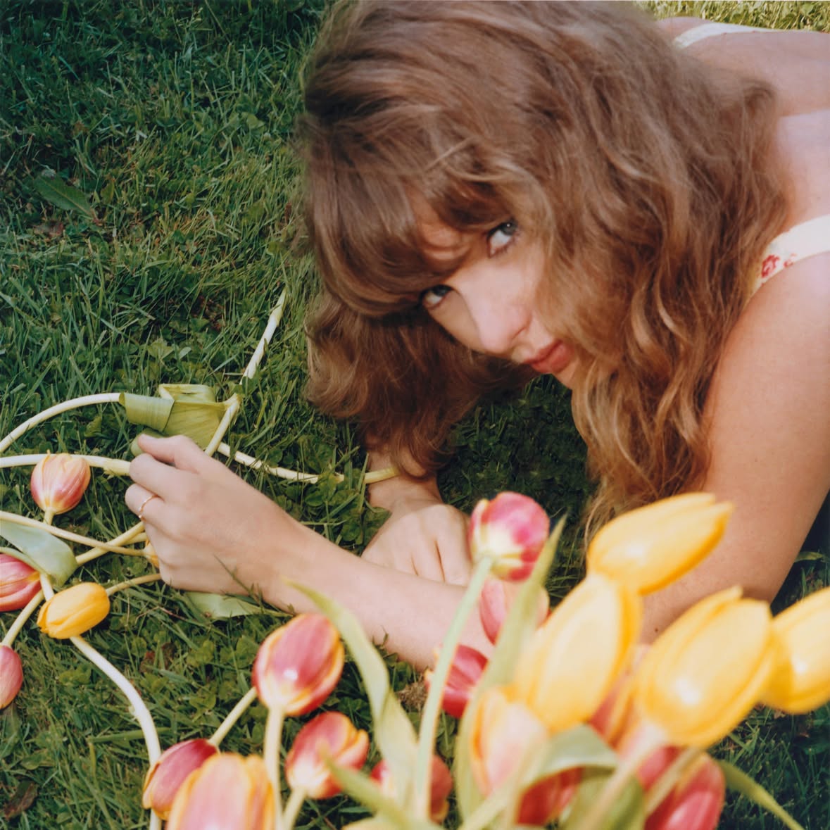 “I knew it, I knew you” @taylorswift in the tulips
