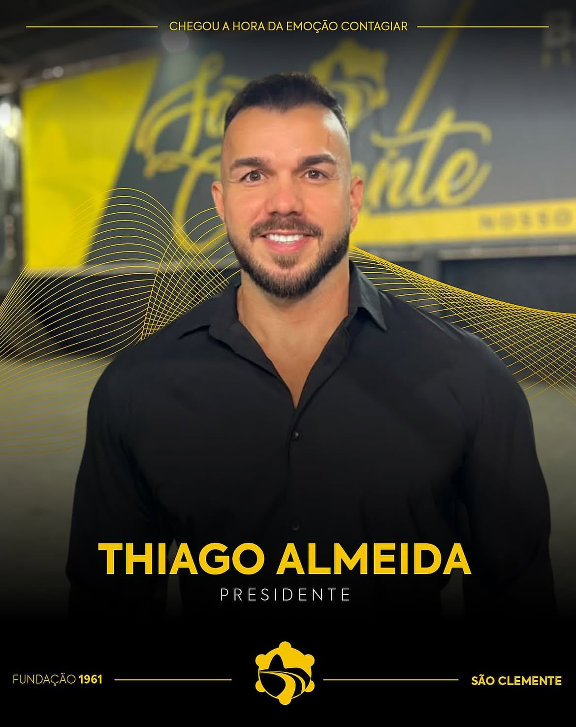 A São Clemente inicia um novo capítulo da sua história! 

Com orgulho, anunciamos Thiago Almeida como novo presidente da nossa escola. Herdeiro de uma família que ajudou a construir os alicerces da agremiação, Thiago cresceu dentro da São Clemente, viveu cada etapa da nossa trajetória e dedicou sua vida ao pavilhão preto e amarelo.

Dos desfiles na infância ao trabalho no barracão, da direção de Carnaval à vice-presidência, sua caminhada sempre teve o mesmo destino que é servir à escola do coração.

Agora, assume a missão de conduzir a São Clemente rumo a novos desafios, com o retorno à Marques de Sapucaí e honrando nossos 64 carnavais de história, tradição e irreverência.

Com muita responsabilidade, trabalho, paixão e inovação, começamos hoje essa nova jornada!