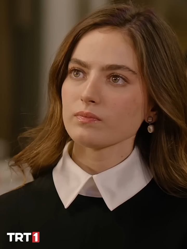 İspiyoncu demeyelim de, dürüst biri diyelim. 🤭

#TaşacakBuDeniz sezon finaliyle yarın 20.00’de @trt1’de!