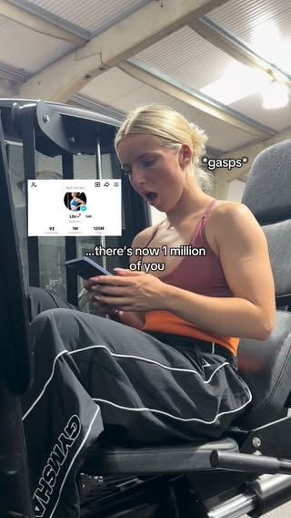 Little old me never thought she’d have any gym friends… but now I’ve got 1 million of you🥹

#gymbeginner #gymanxiety #girlswholift #gymrat