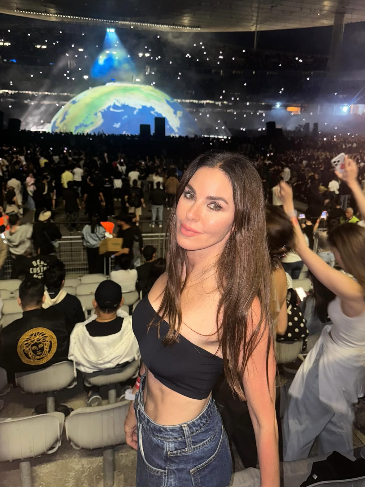 🥳
