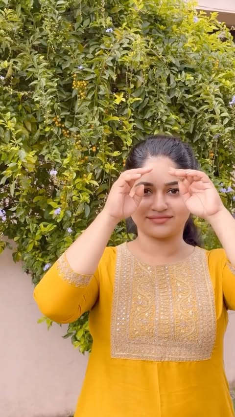 ✨ Minimal vibes, simple beauty.
.
.
@solasta_by_natha - please check out for more collections
.
.
.
.
.
#jewels #simplelook😊 #beauty #outfits