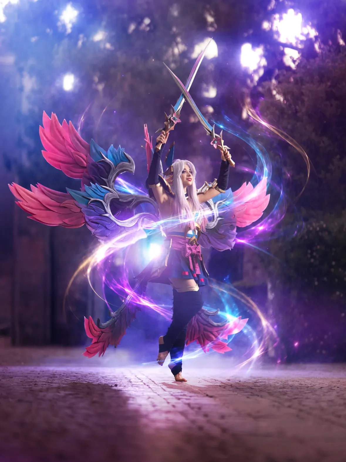 🌸𝓢𝓹𝓲𝓻𝓲𝓽 𝓑𝓵𝓸𝓼𝓼𝓸𝓶 𝓚𝓪𝔂𝓵𝓮🌸
Kayle was soooo welcomed omg, so here's another photo in collaboration with ABL!
Ph: @abl_photographe 
Cosplay made by me
3d models of the swords: @darrkarra 
#leagueoflegends #cosplay #kayle