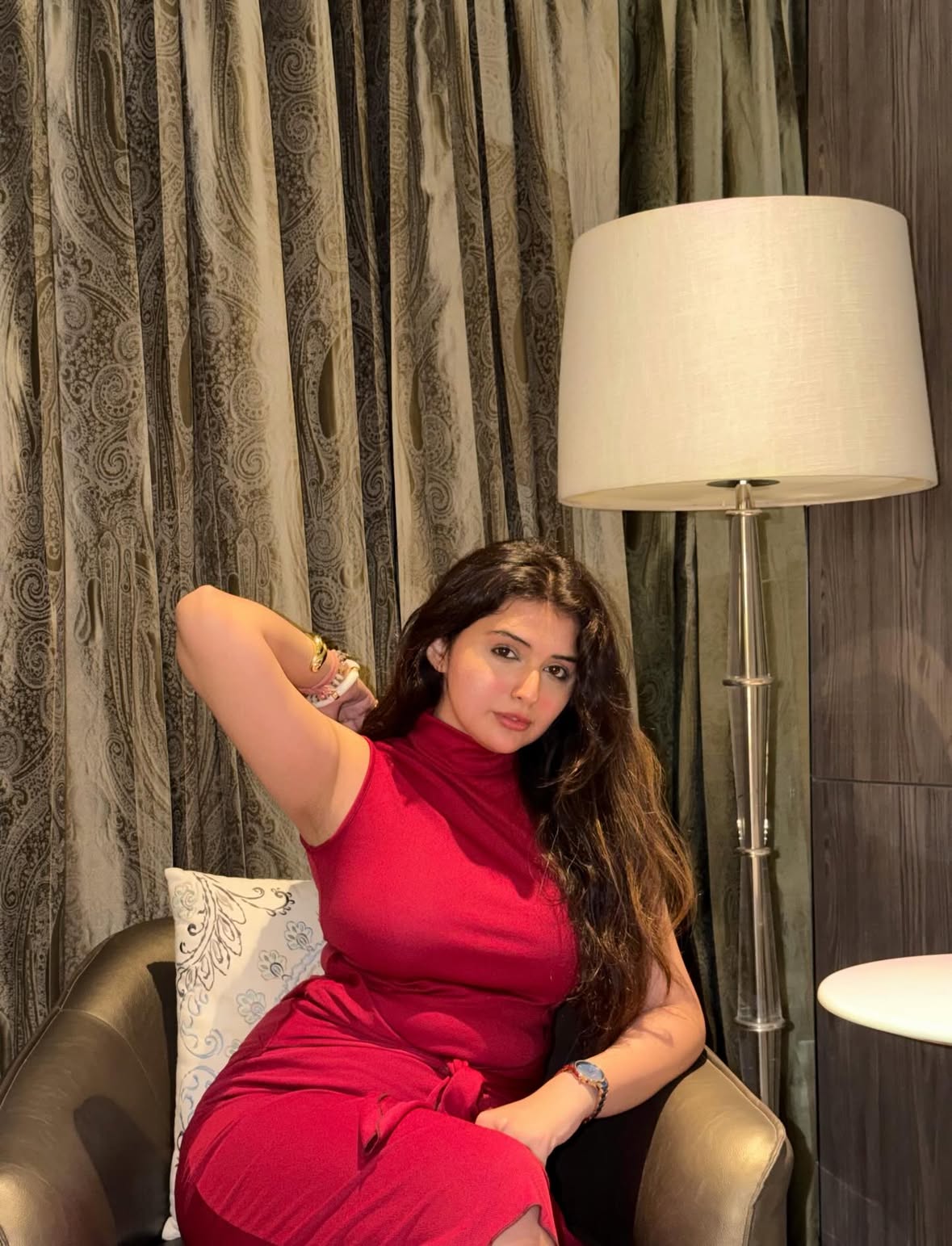 Lady in red.,Turning heads..!!♥️🌹
