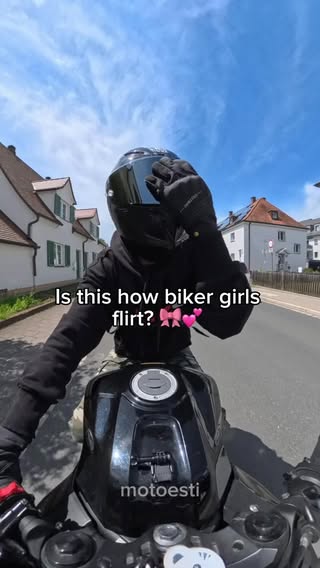 Was she waiting for me to make a move? 😭🫪🫠

#fyp #viral #bikergirl #motorcycle #explore