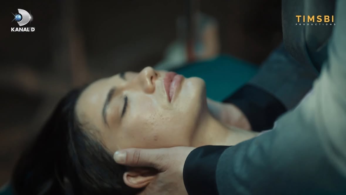 “Eşref, kızımız gitti…”

#EşrefRüya yeni bölümüyle #KanalD’de.

@kanald @timsbi