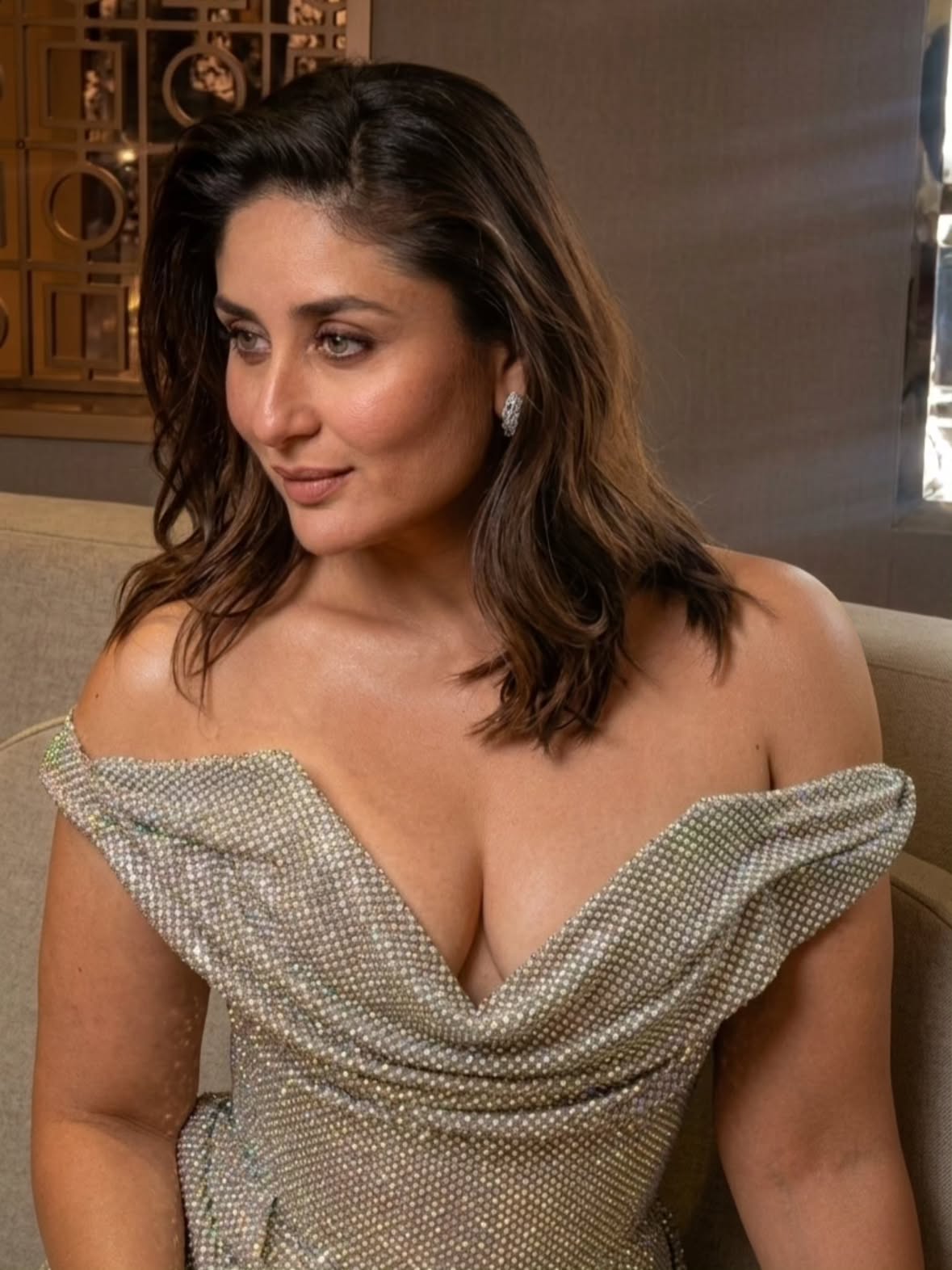 Shining in silver 🌟🫶

@kareenakapoorkhan ❤️💯✨

#kareenakapoorkhan #kareenakapoor #bombshellbebo