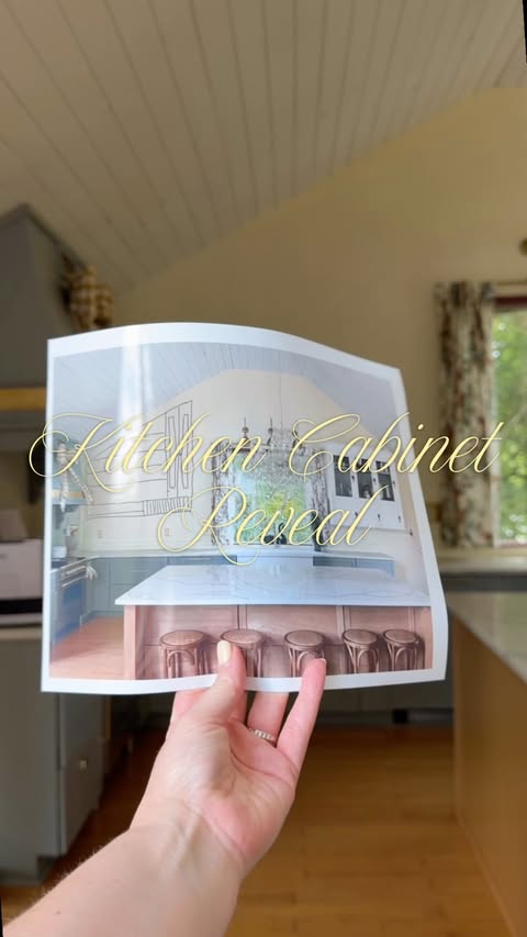 Kitchen cabinet color reveal!! Butter yellow because it’s just too good of a color to not use again. It’s giving country cottage let’s make jam and freashly baked bread. The DIY kitchen cabinets Aaron built are ready to be styled.