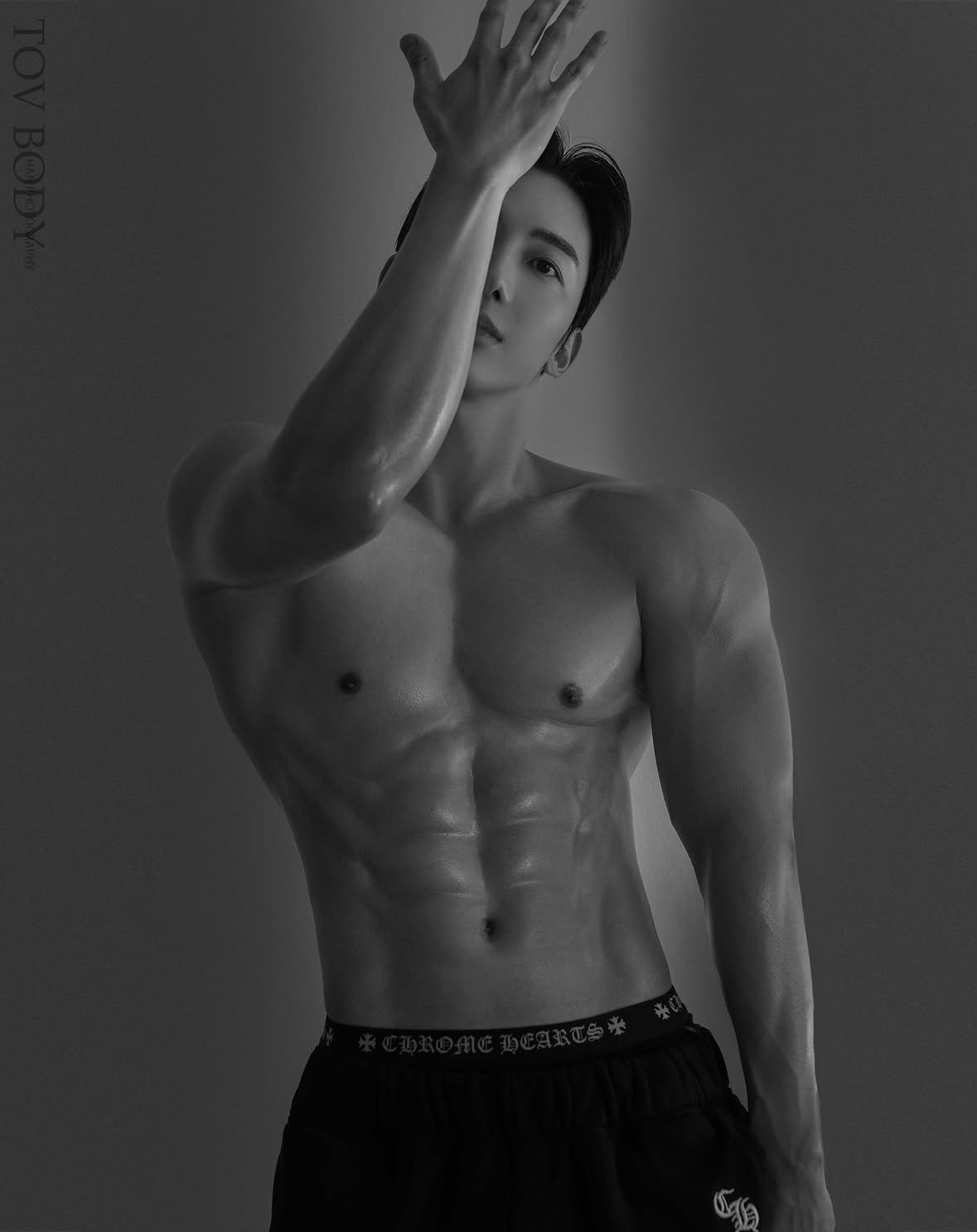 4개월 동안 세속을 떠나 일과 식단, 운동만 한 결과물
체중 -9kg
체지방률 9%
골격근량 최대한 유지

바프 후기 : 운동하는 사람들 정말 대단하다… 리스펙..

PT : @bulinelife 
Studio : @tovbody_ 
Make up : @meart_mini 
& @chromeheartsofficial