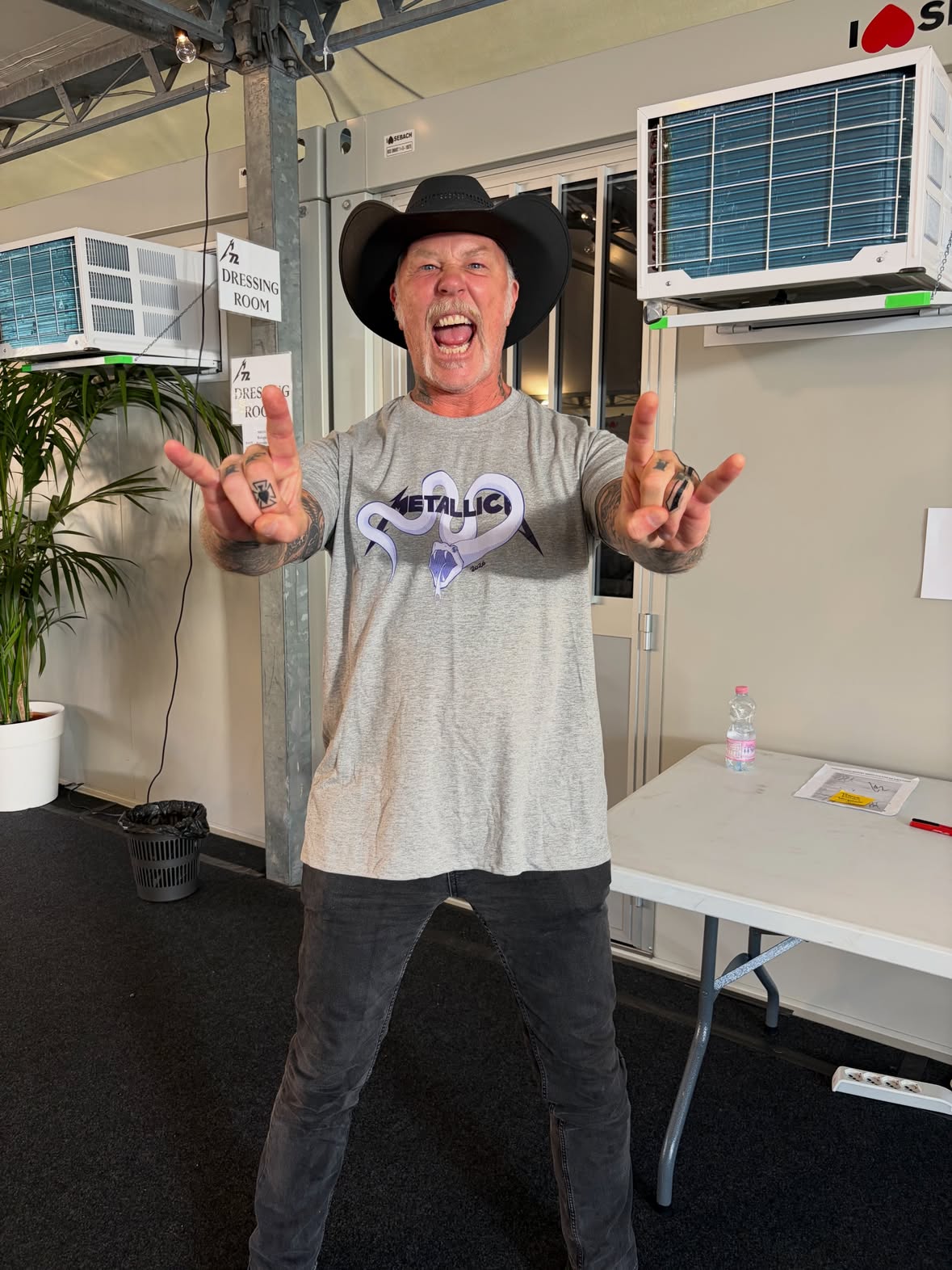 Amazing shirt from Maria, our Wish Kid, visiting us today! Thank you so much, Maria… we are standing behind you in your battle with cancer. 👊🏻

#M72Bologna
