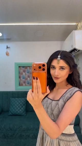 Dragon being influencaaa 🐉😉
