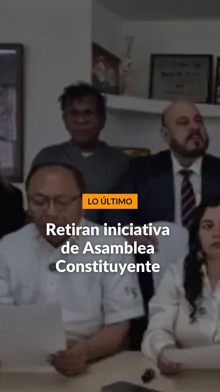 #LOÚLTIMO | El Comité Promotor de la Asamblea Nacional Constituyente informó por medio de un comunicado que decidió retirar el proyecto de convocatoria de una Asamblea Nacional Constituyente, el cual había sido promovido por el presidente Gustavo Petro, y ya se encontraba en un proceso de recolección de firmas. La decisión se tomó "luego de un proceso de reflexión colectiva sobre la coyuntura nacional y el momento político que atraviesa Colombia".

Los detalles en el link de la bio.