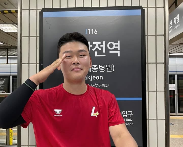 -
전의산 전역했습니다! 

상무피닉스야구단에서의 복무를 마치고, 
SSG랜더스로 복귀 신고합니다!🫡

#SSGLANDERS #SSG랜더스 #전의산