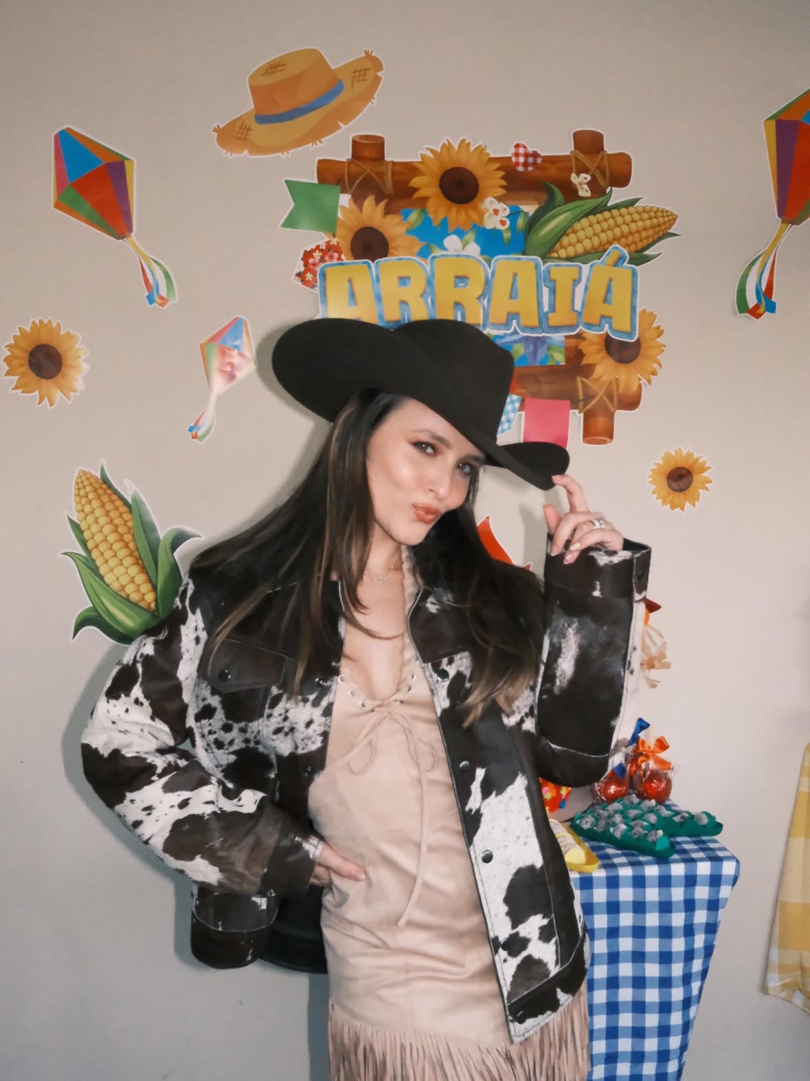 JUNHO: A 
NÓS: ARRAIÁ. 
Todo ano vivemos & amamos!
🔥🍿🥜🍎🎉💛