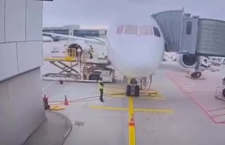 Lufthansa 787-9 Damaged After Gear Collapse in Frankfurt

Lufthansa Boeing 787-9, registration D-ABPQ, sustained substantial damage after experiencing a landing gear collapse while at the gate in Frankfurt. As a result of the incident, today’s LH450 flight has been canceled. Further details are still emerging, and information regarding any possible injuries has not yet been confirmed.
